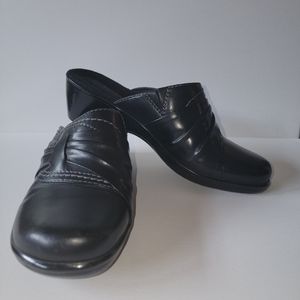 NEW! Clark's Bendable slip on mule black 6M